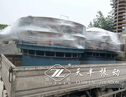 寧夏TS2000振動篩已發(fā)貨,丁經(jīng)理請注意查收!